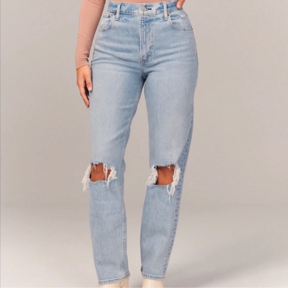 Abercrombie & Fitch Curve Love Ultra High Rise 90s Distressed Jean size 8S/29S